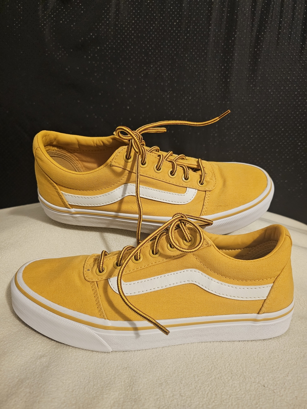 VANS Women's Old Skool Yellow Low-Top Sneakers with White Stripe SIZE 8.5